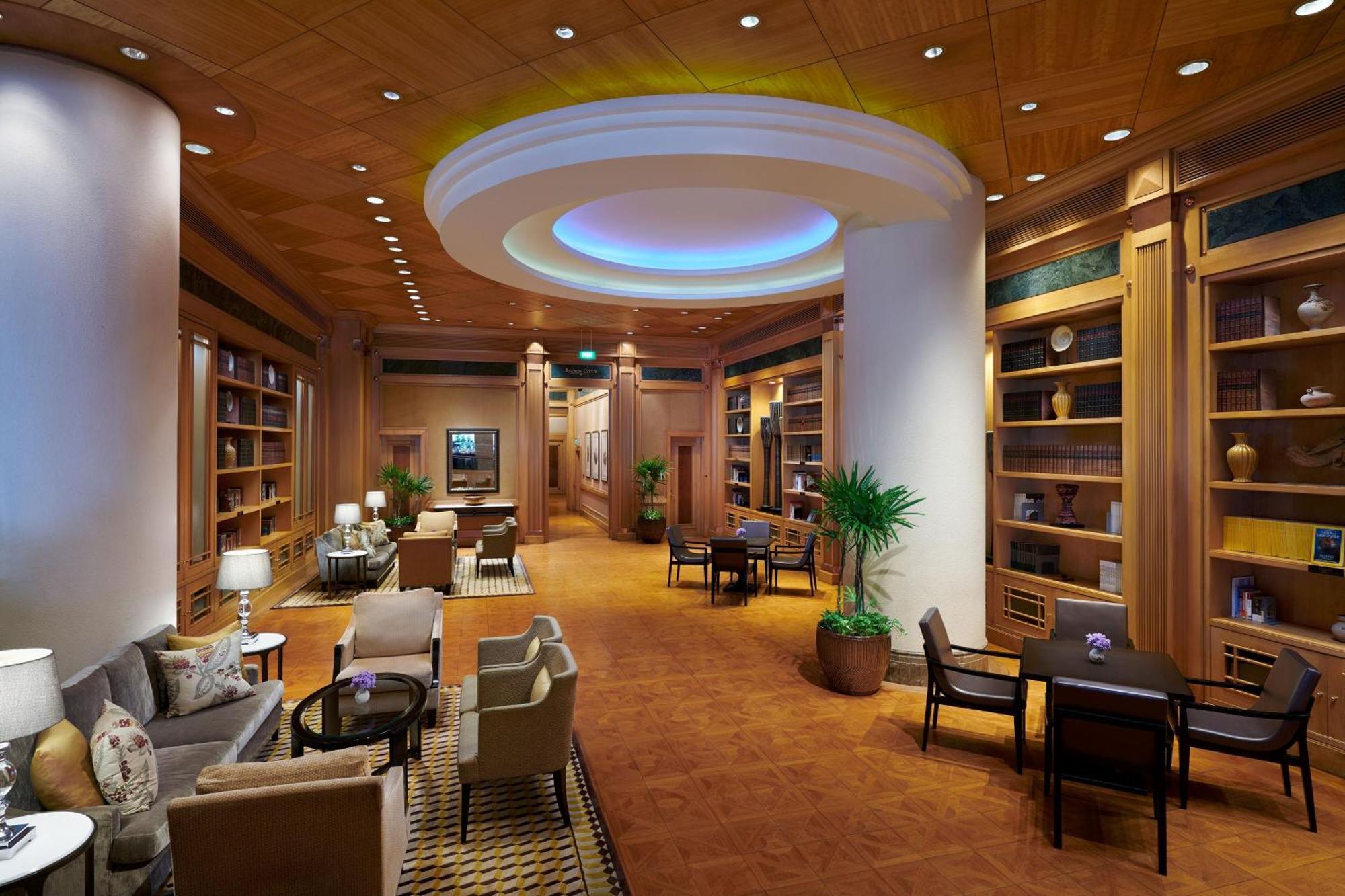 Sheraton Grande Sukhumvit, A Luxury Collection Hotel, Bangkok Exterior foto The library at the Four Seasons Hotel, Hong Kong