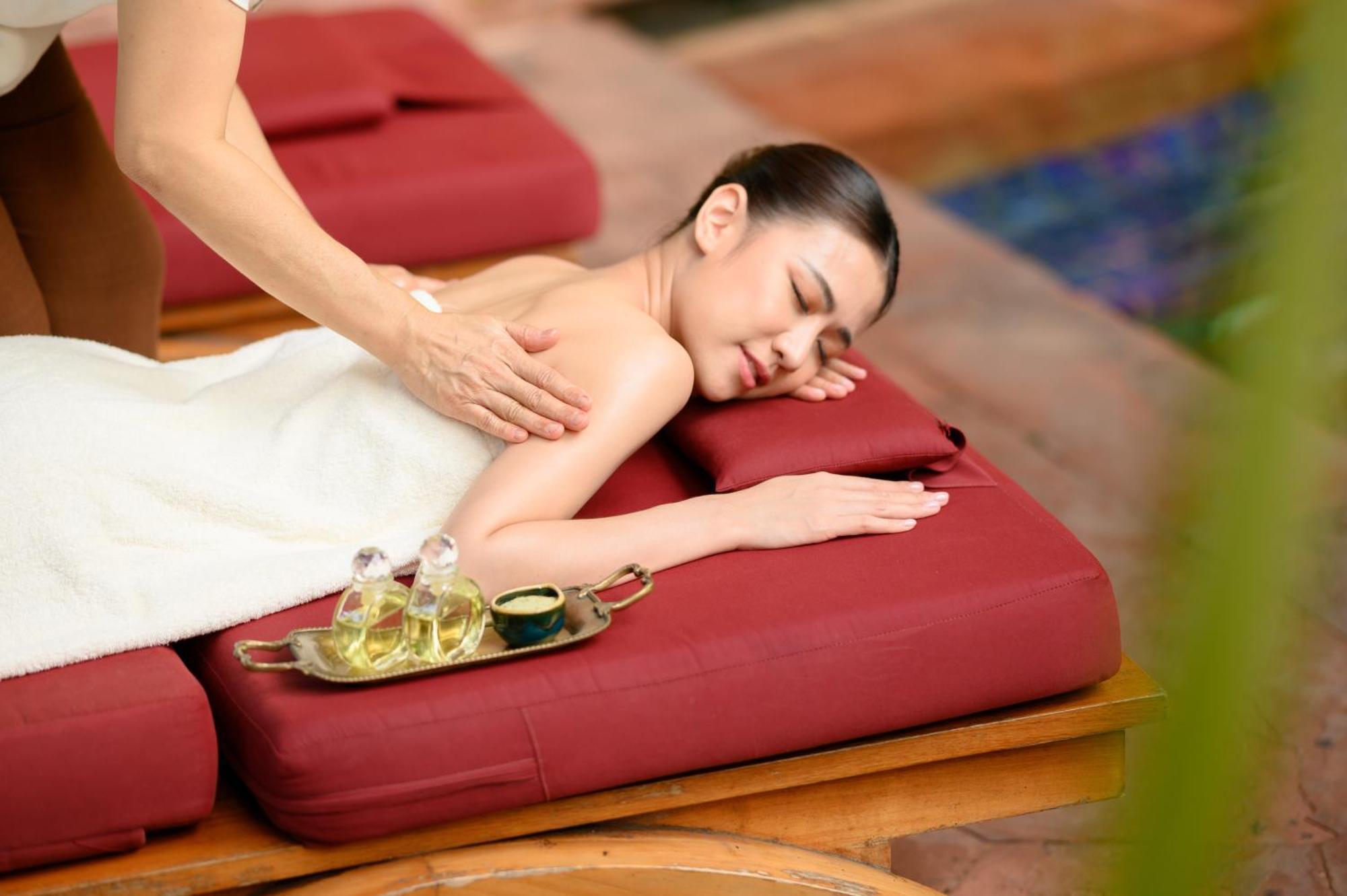 Sheraton Grande Sukhumvit, A Luxury Collection Hotel, Bangkok Exterior foto Thai massage