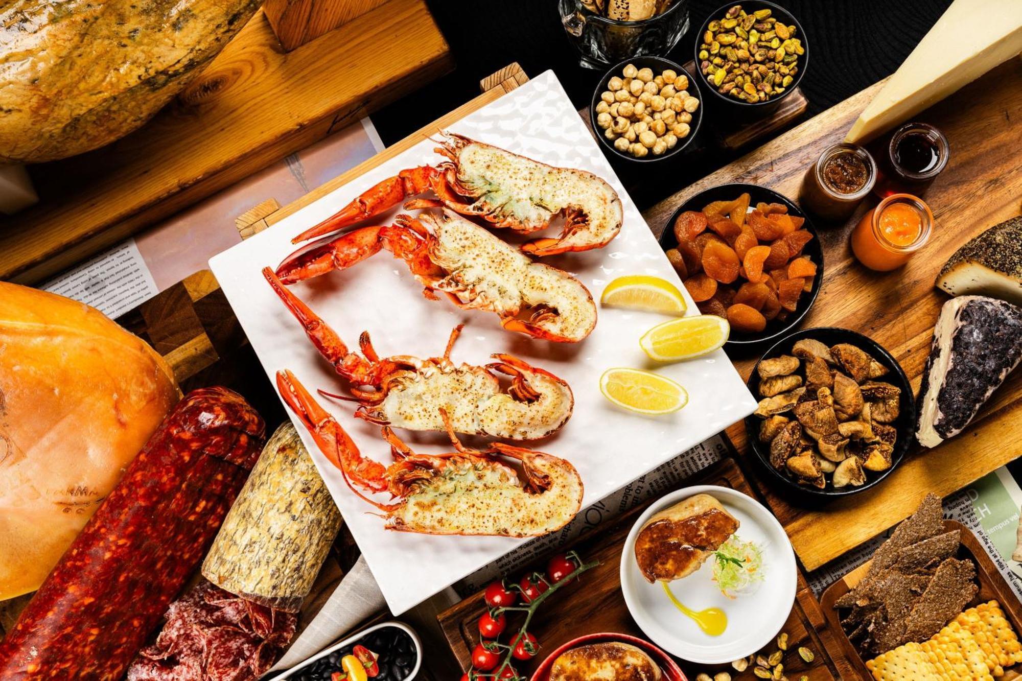 Sheraton Grande Sukhumvit, A Luxury Collection Hotel, Bangkok Exterior foto A lobster dinner