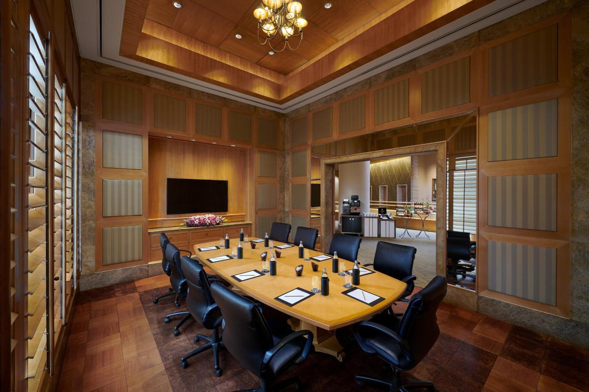 Sheraton Grande Sukhumvit, A Luxury Collection Hotel, Bangkok Exterior foto Meeting room at the Westin Mumbai