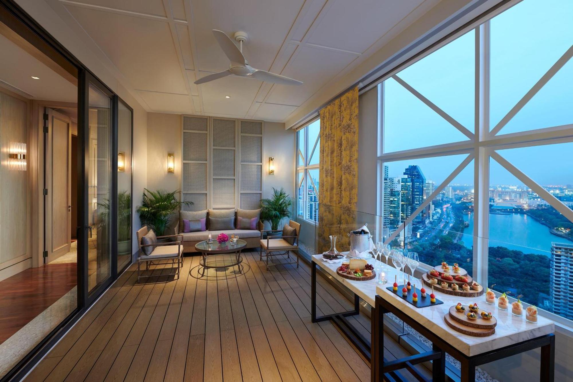 Sheraton Grande Sukhumvit, A Luxury Collection Hotel, Bangkok Exterior foto The Riverfront Terrace