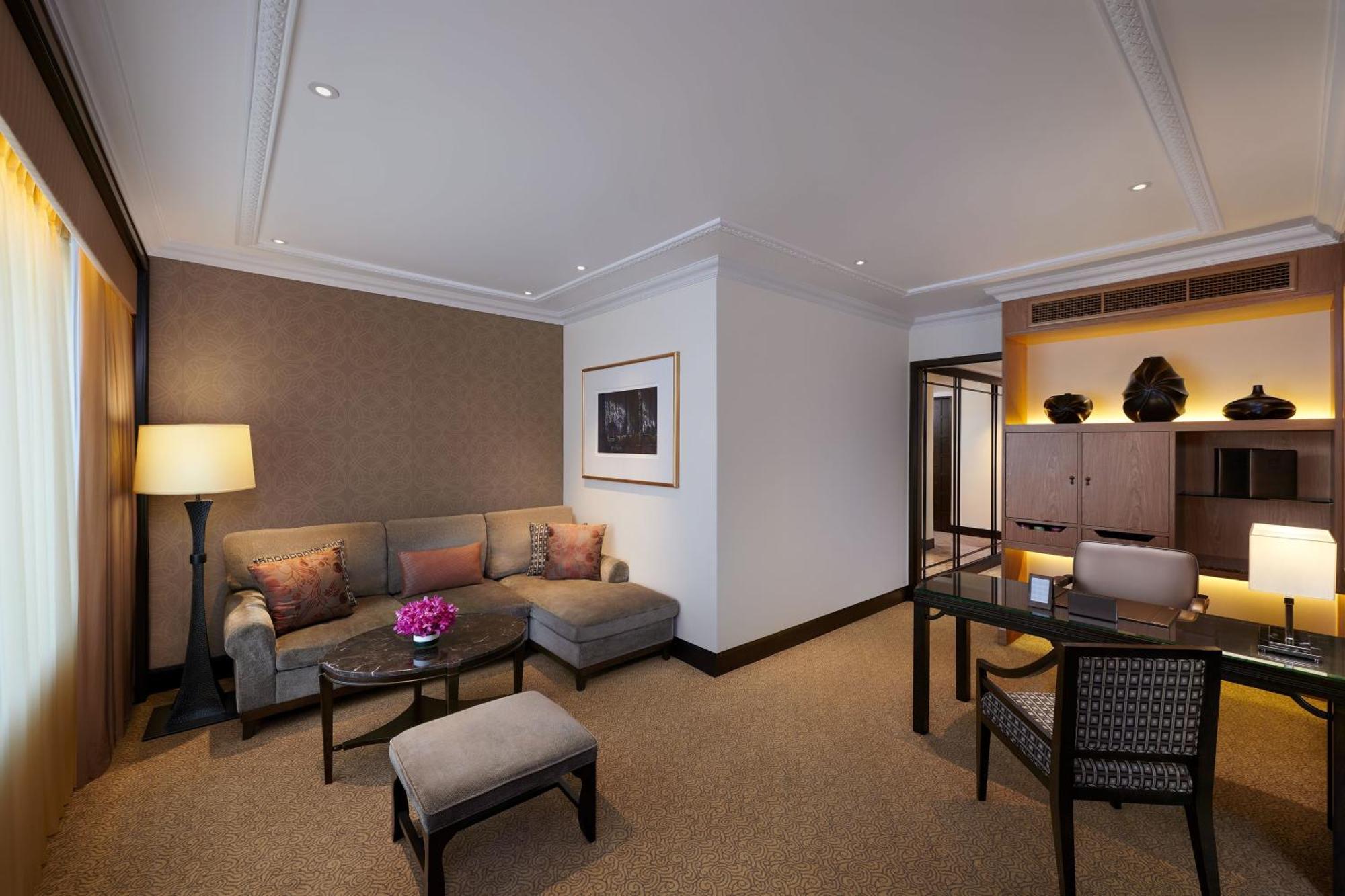 Sheraton Grande Sukhumvit, A Luxury Collection Hotel, Bangkok Exterior foto Living room of a suite