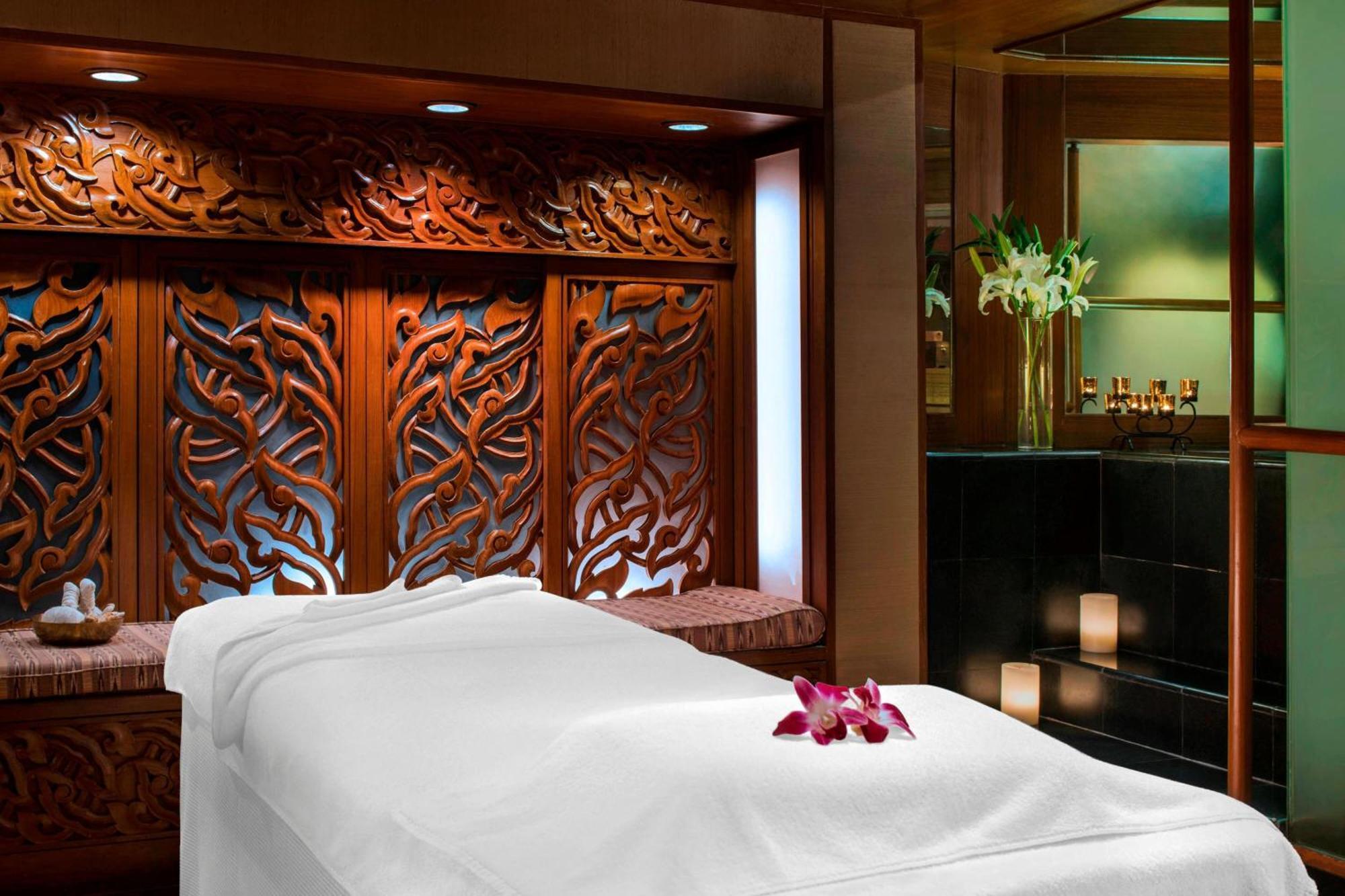 Sheraton Grande Sukhumvit, A Luxury Collection Hotel, Bangkok Exterior foto A treatment room at the Four Seasons Spa