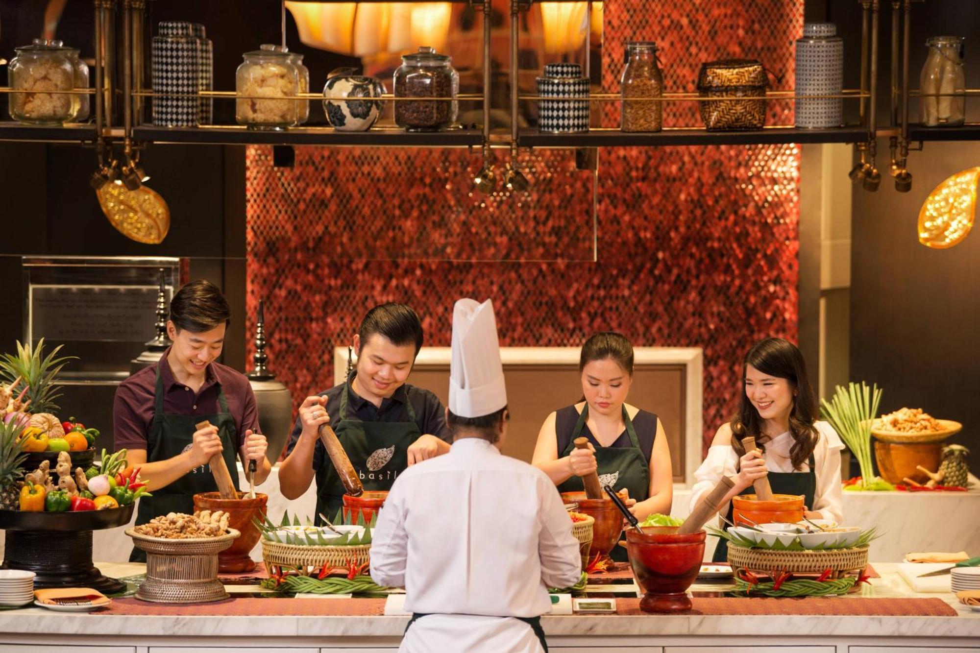 Sheraton Grande Sukhumvit, A Luxury Collection Hotel, Bangkok Exterior foto Thai cuisine